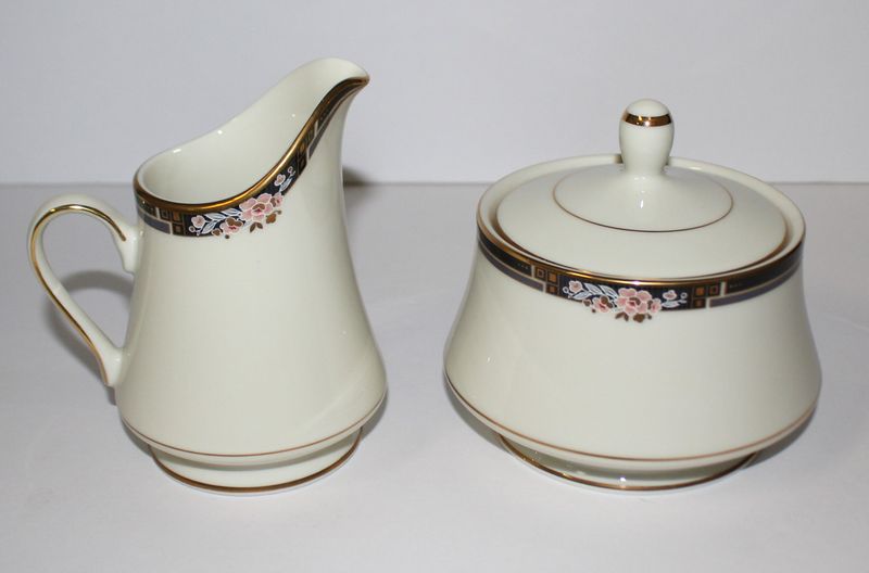 MIKASA Florisse Black L2841 Fine China 3-Piece Creamer &amp; Sugar Bowl with Lid