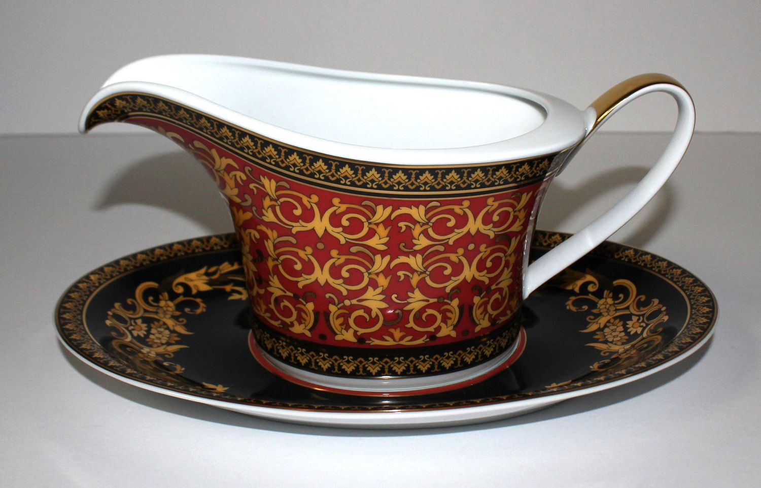 VERSACE by Rosenthal &quot;Medusa Red&quot; 2-Piece Open Gravy Sauce Boat &amp; Underplate NEW