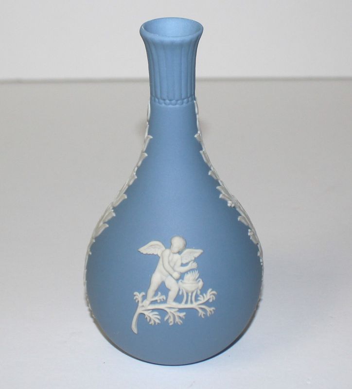 Wedgwood Blue Jasperware &quot;Seasons&quot; Neoclassical Cherubs 5.25” Bud Vase