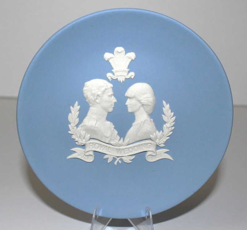 Wedgwood Blue Jasperware Prince Charles &amp; Princess Diana 1981 Round 4&quot; Plate