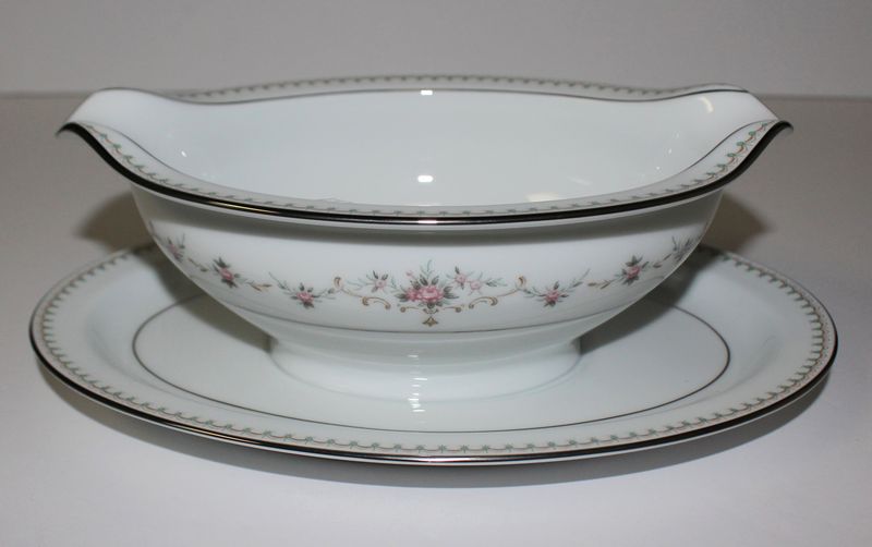 Noritake Fairmont 6102 Platinum Trim Gravy (Sauce) Boat with Attached Underplate