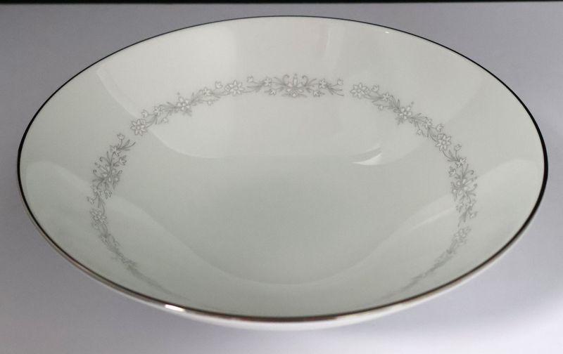 Noritake AMY 2154 White Flowers 8 7/8" Round Vegetable Bowl, Japan