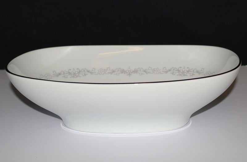 Noritake AMY 2154 White Flowers 9 7/8" Oval Vegetable Bowl, Japan