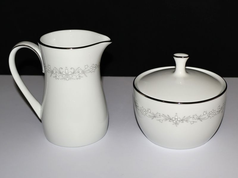 Noritake AMY 2154 White Flowers 3-Piece Creamer &amp; Sugar Bowl Set, Japan