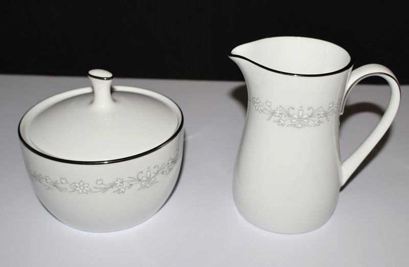 Noritake AMY 2154 White Flowers 3-Piece Creamer &amp; Sugar Bowl Set, Japan