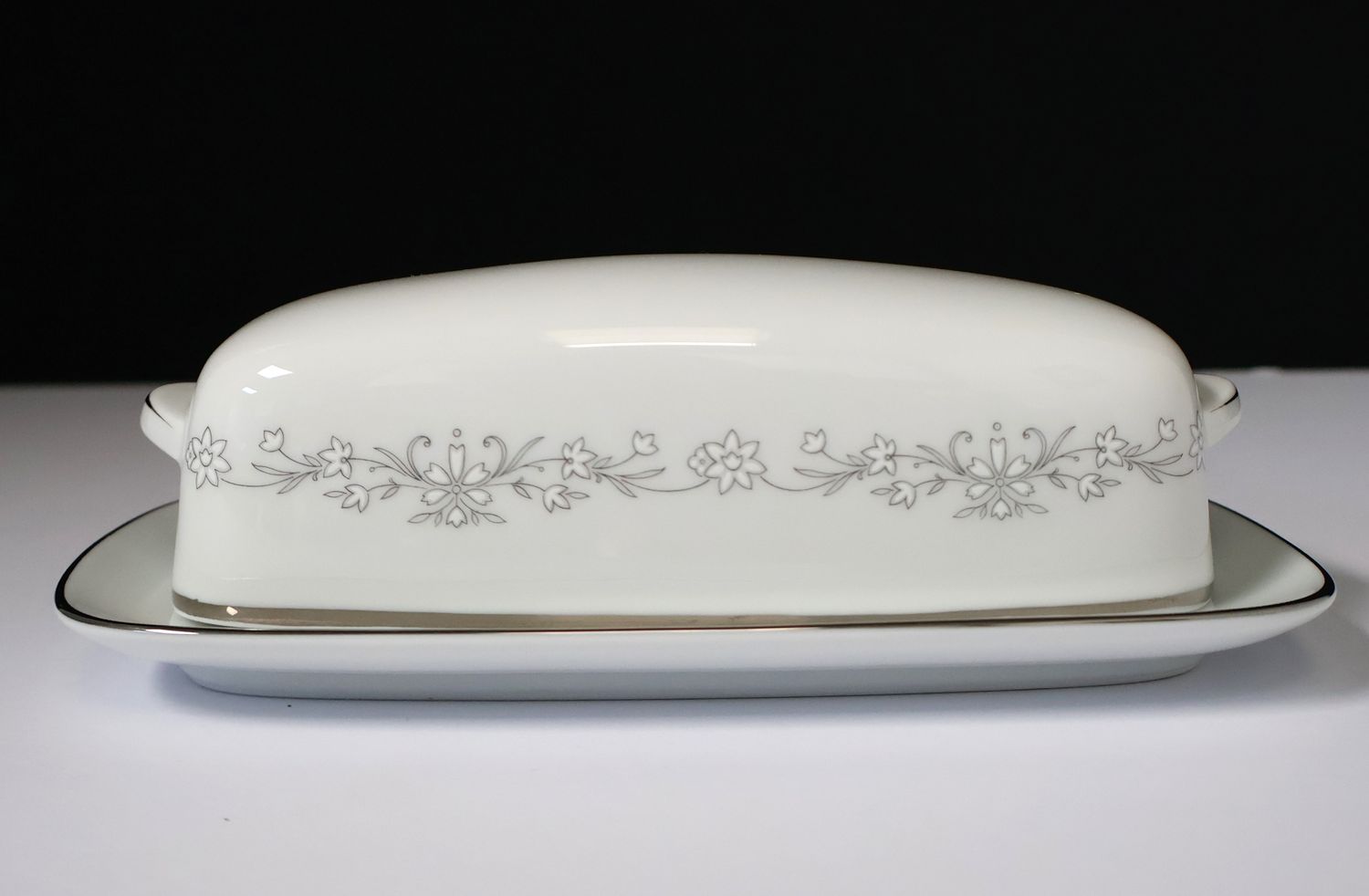 Noritake AMY 2154 White Flowers Covered Butter Dish, Japan