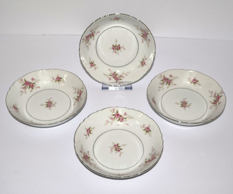 Set of 4 Mikasa Versailles 9344 Fruit / Dessert (Sauce) Fine China Bowls, Japan