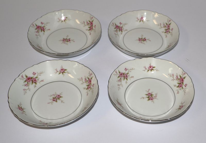 Set of 4 Mikasa Versailles 9344 Fruit / Dessert (Sauce) Fine China Bowls, Japan