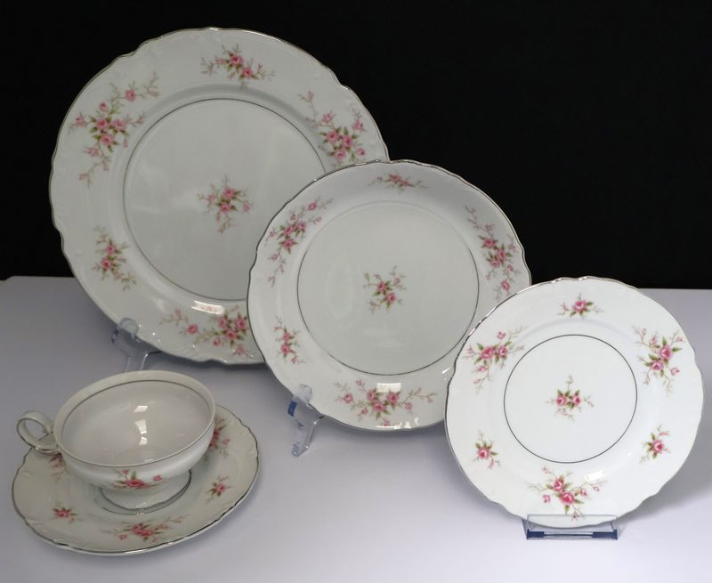 Mikasa Versailles 9344 Five-Piece Place Setting Fine Bone China, Japan