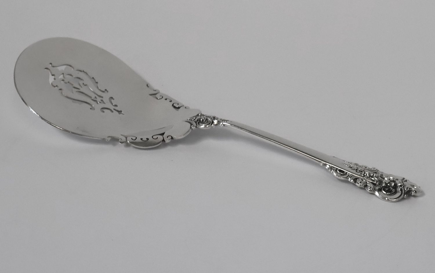 Wallace Grande Baroque Sterling Silver 8 1/4” Pierced Tomato Server– No Monogram