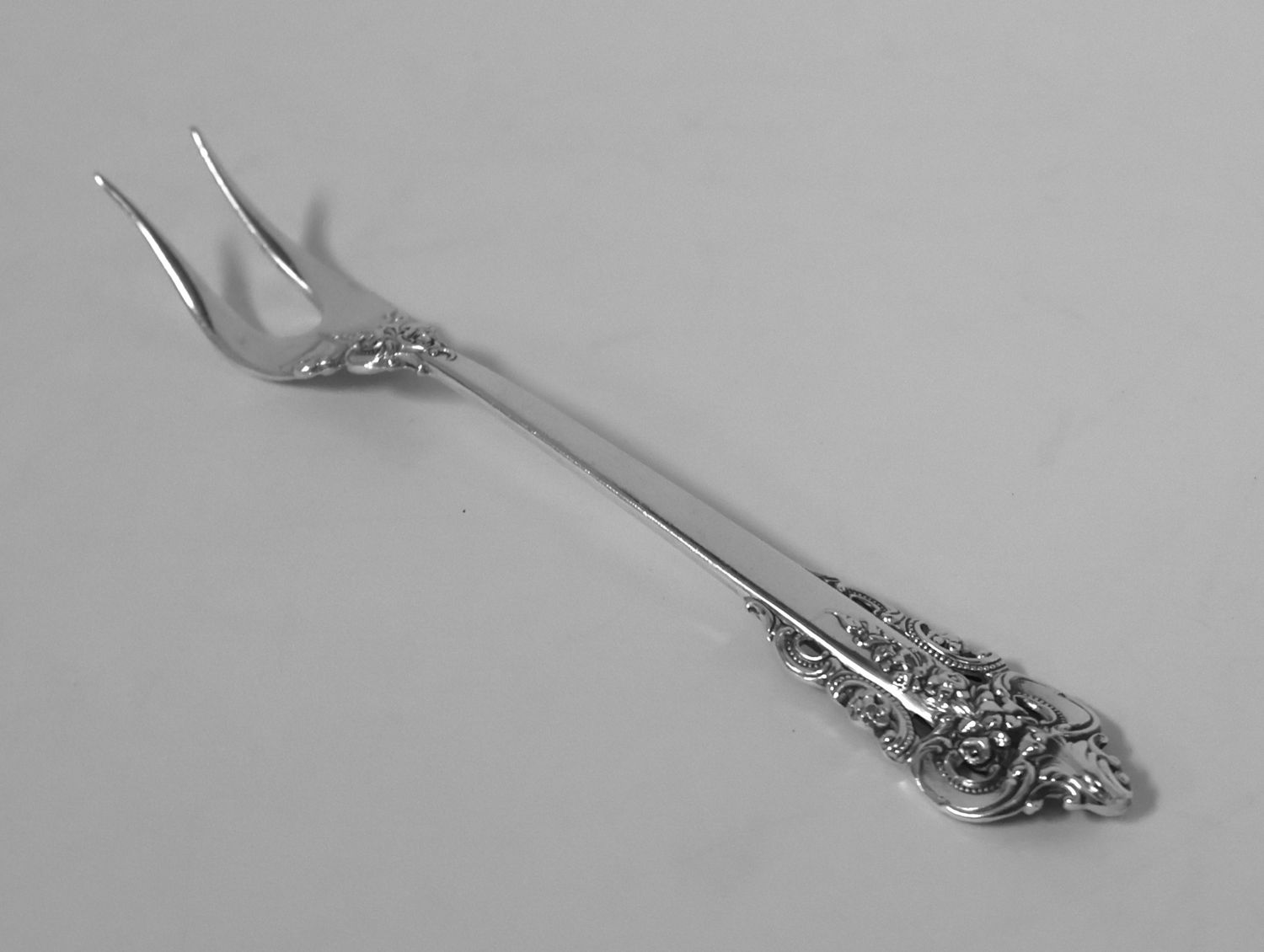 Wallace Grande Baroque Sterling Silver 5 3/8” Pickle Olive Fork – No Monogram