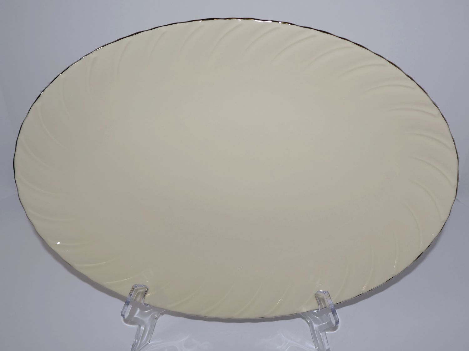 Lenox Weatherly Swirled Ivory 16&quot; Oval Serving Platter with Platinum Trim