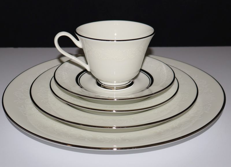 Lenox Oxford White Echo Five-Piece Place Setting – Multiple Sets Available