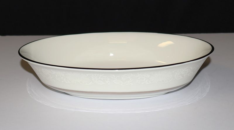 Lenox Oxford White Echo 8 3/4&quot; Oval Vegetable Bowl – Fine Bone China &amp; Platinum