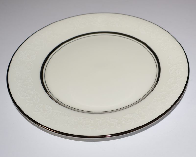 Lenox Oxford White Echo 6 3/8" Bread Plate – Fine Bone China with Platinum Trim