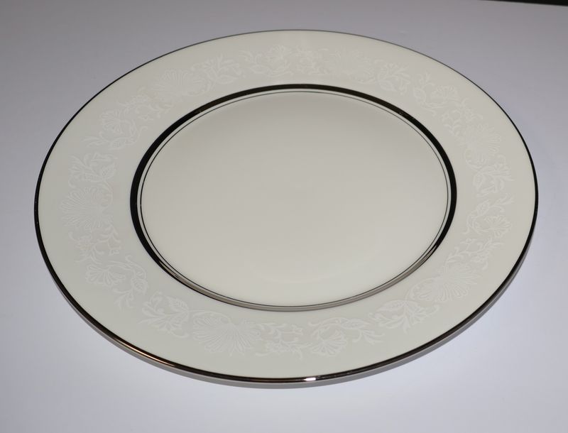 Lenox Oxford White Echo 10 3/4" Dinner Plate – Fine Bone China &amp; Platinum Trim