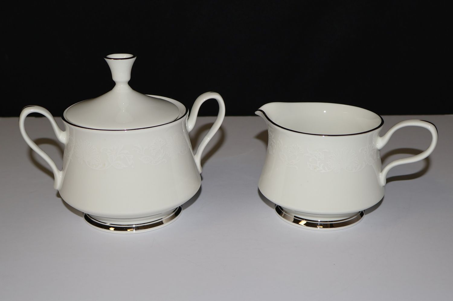 Lenox Oxford White Echo 3-Piece Fine Bone China Set – Creamer, Sugar Bowl &amp; Lid