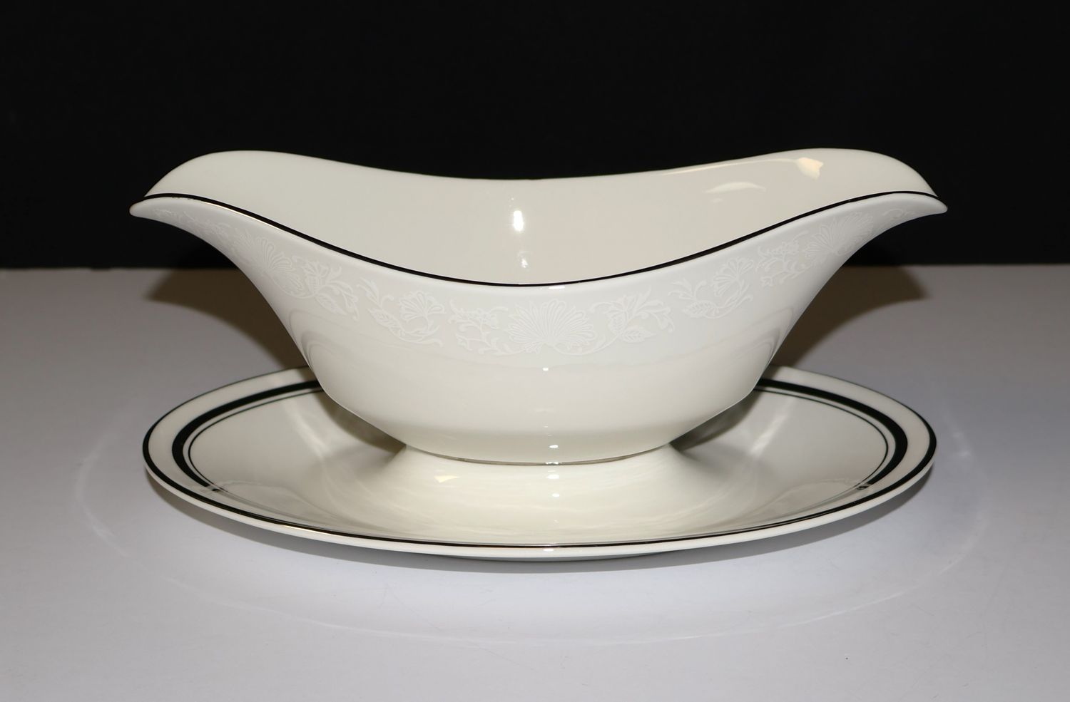 Lenox Oxford White Echo Gravy Boat with Attached Underplate – Fine Bone China