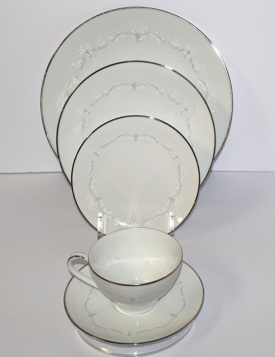 Noritake Whitebrook 5-Piece Place Setting – Multiple Sets Available