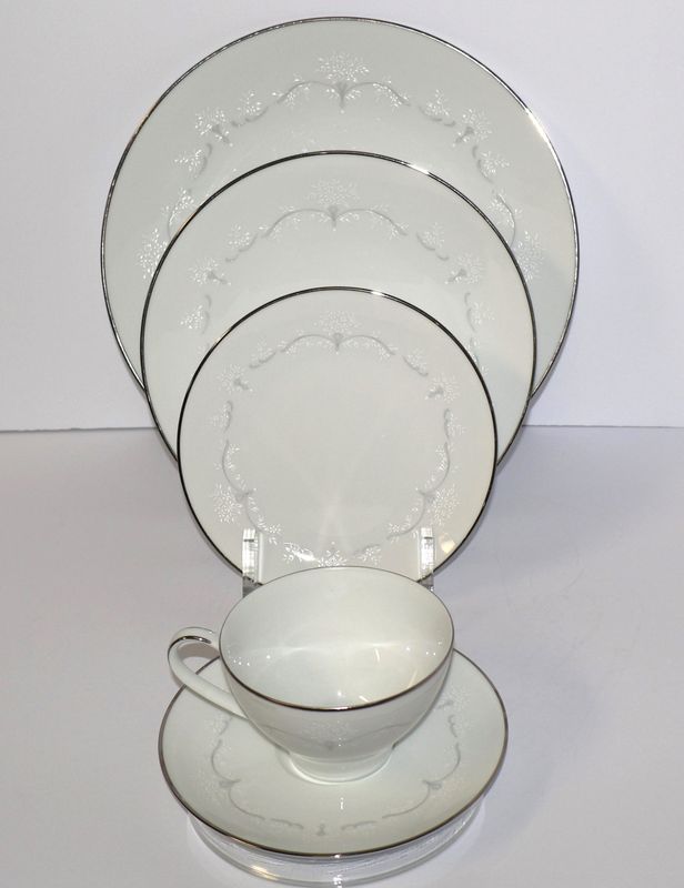 Noritake Whitebrook 5-Piece Place Setting – Multiple Sets Available