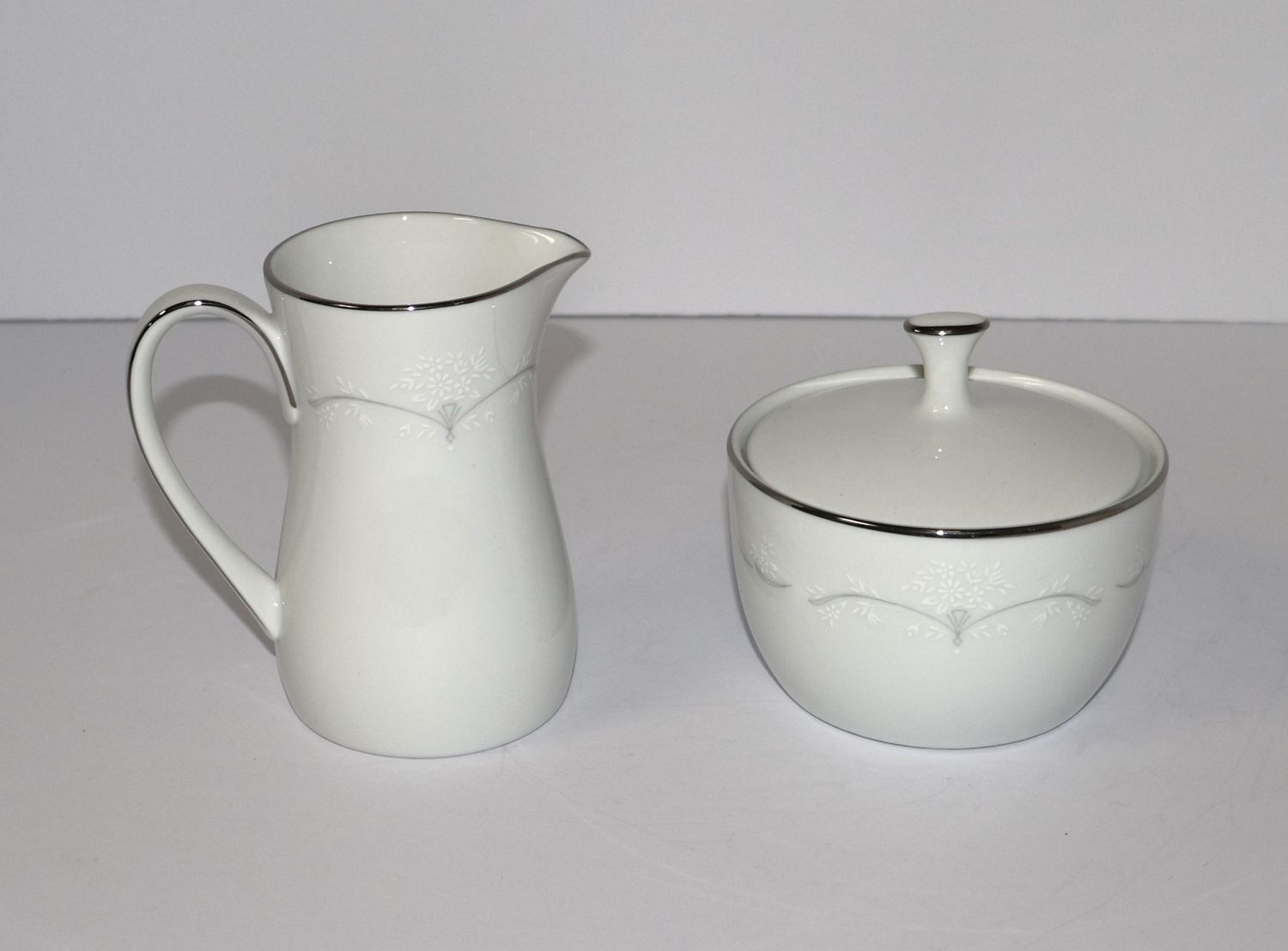 Noritake Whitebrook 6441 Creamer, Sugar Bowl &amp; Lid  (3-Piece Set) Made in Japan