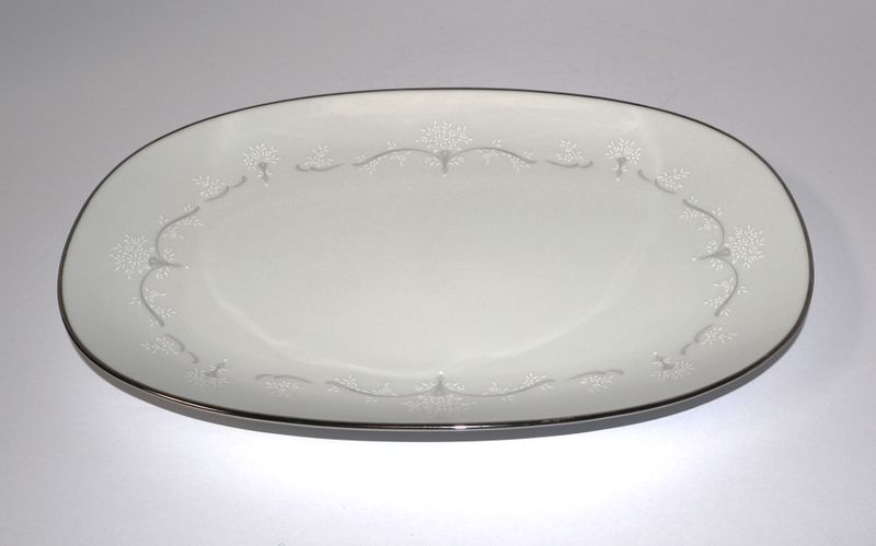 Noritake Whitebrook 13 1/8" Oval Serving Platter 6441 - Made in Japan