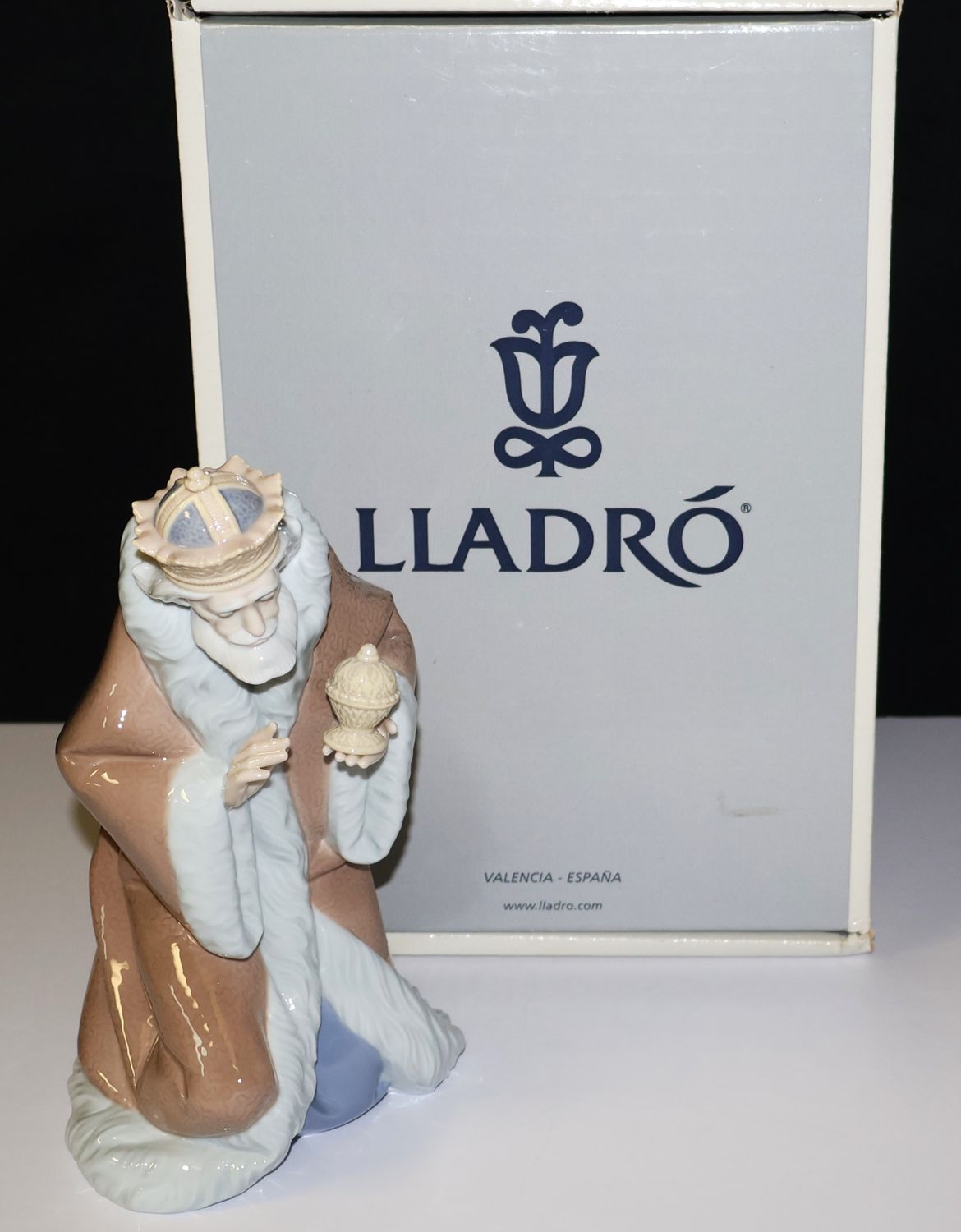 Lladro &quot;King Melchor&quot; Nativity Gloss Figurine #5479 – Mint Condition in Box
