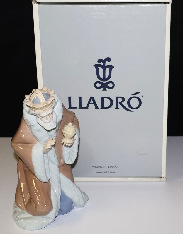 Lladro &quot;King Melchor&quot; Nativity Gloss Figurine #5479 – Mint Condition in Box