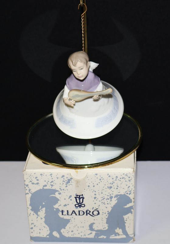 Lladro &quot;Heavenly Musician&quot; #6498 Angel Figural Bell Ornament with Mandolin - Original Box