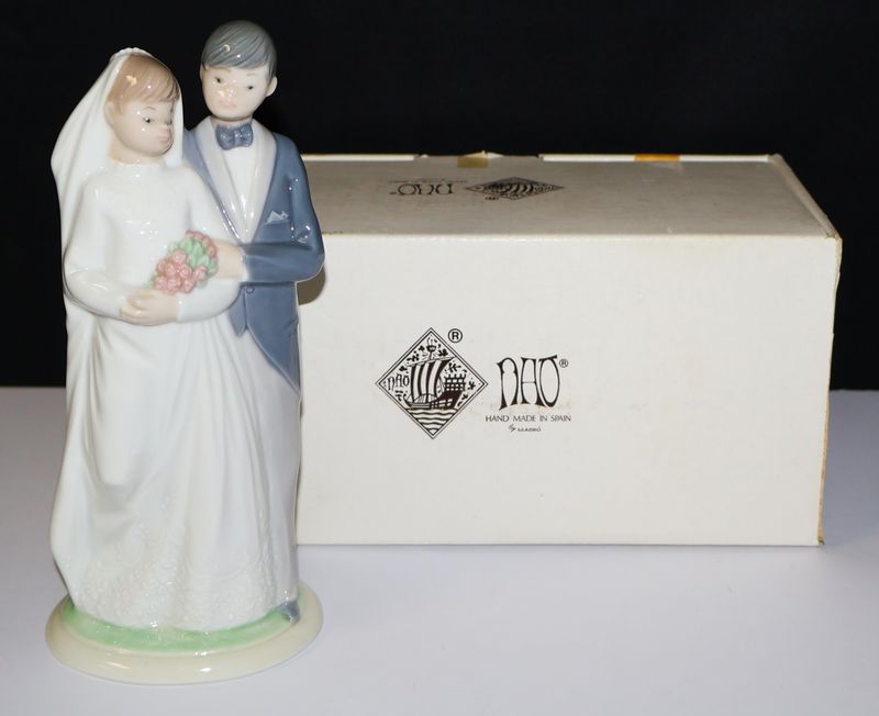 Lladro Nao &quot;Bride &amp; Groom&quot; #1176 Glossy Figurine Cake Topper with Original Box