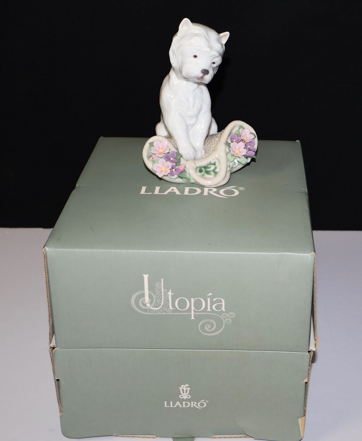 Lladro &quot;Playful Character&quot; #8207 White Westie or Maltese Puppy Dog Figurine
