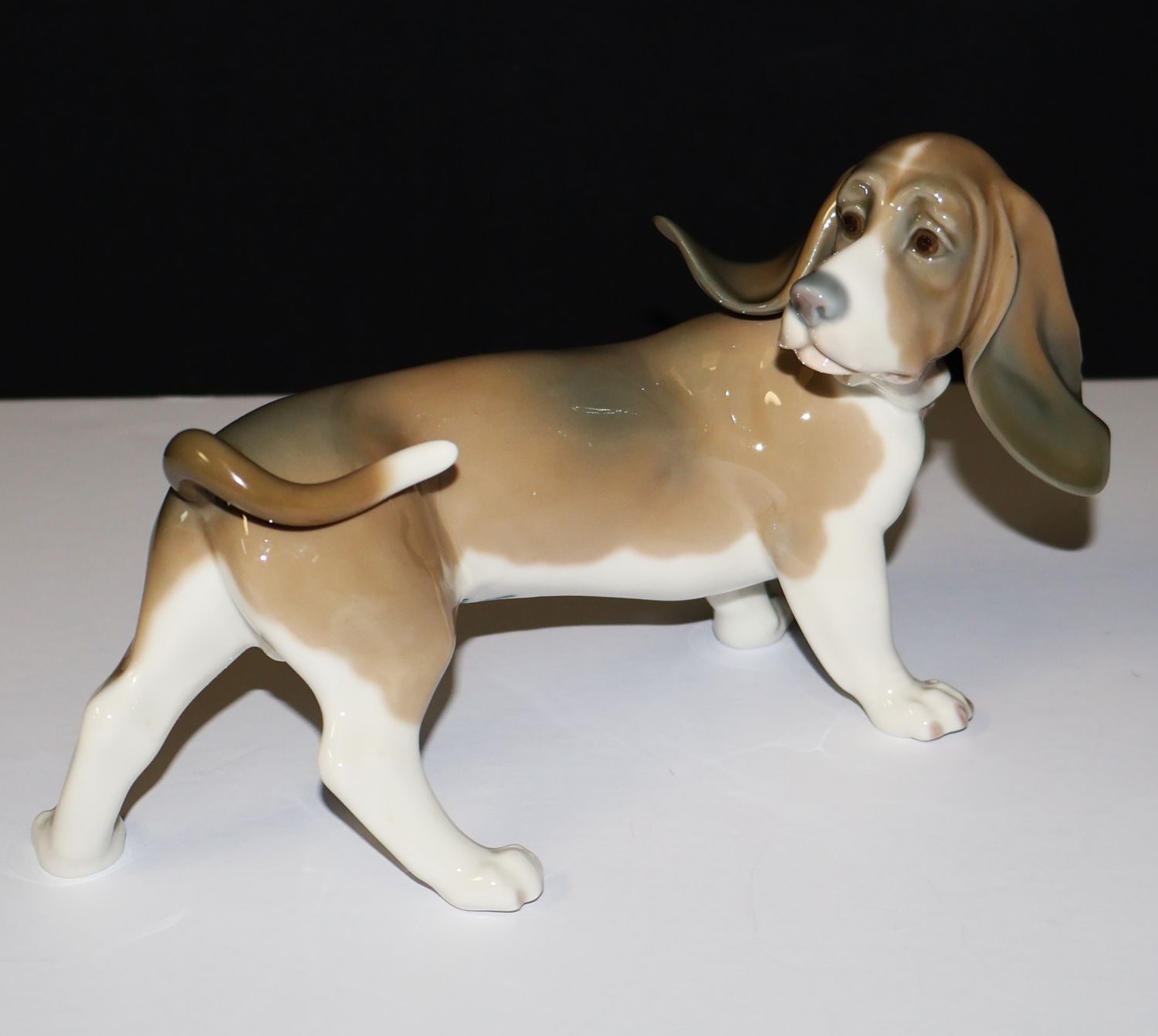 Lladro “Bassett” Hound Dog 8” Porcelain Gloss Figurine #1066