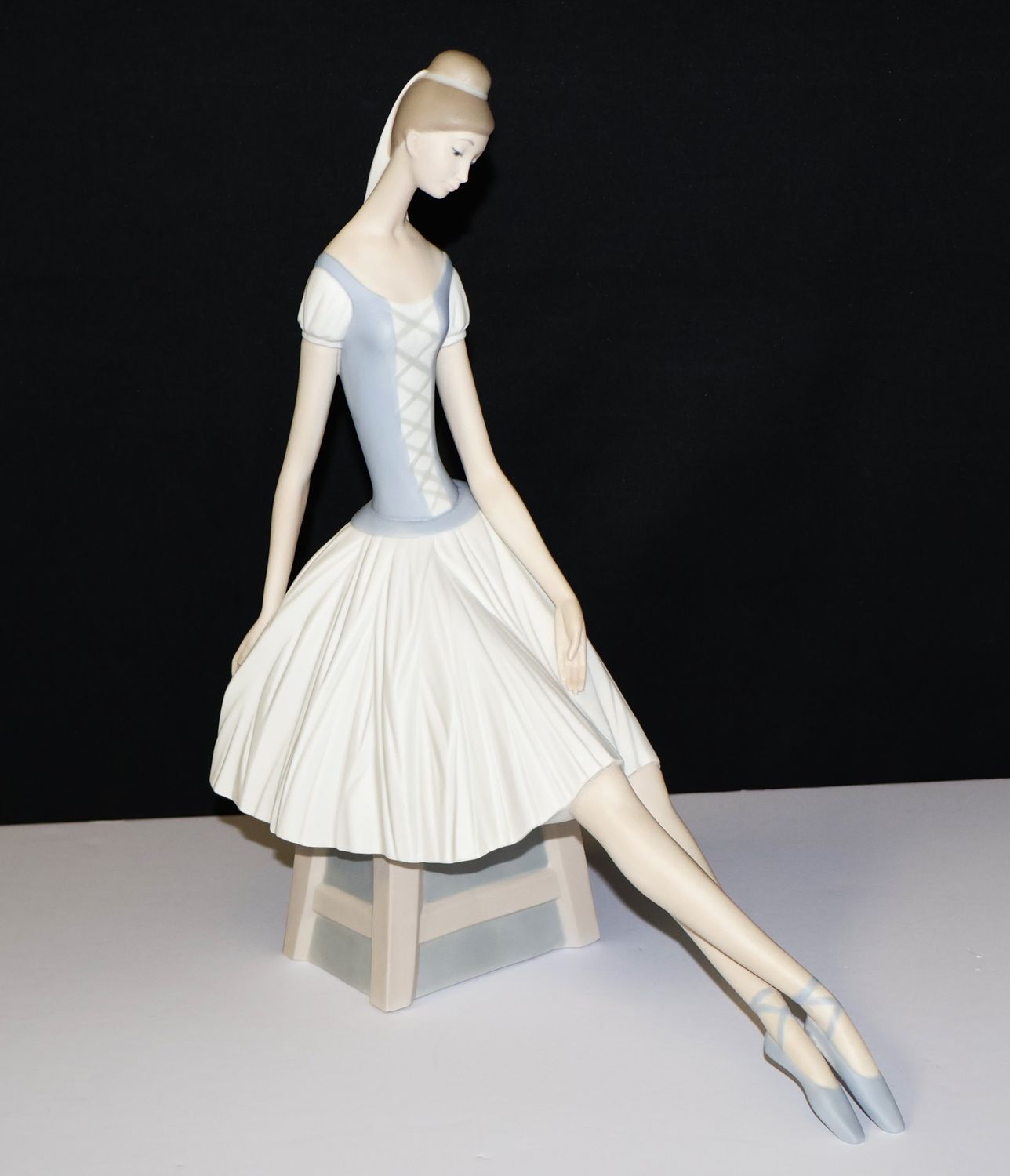 Lladro Nao Large Seated Ballerina 13.5” Matte Figurine by Salvadore Furio – Mint
