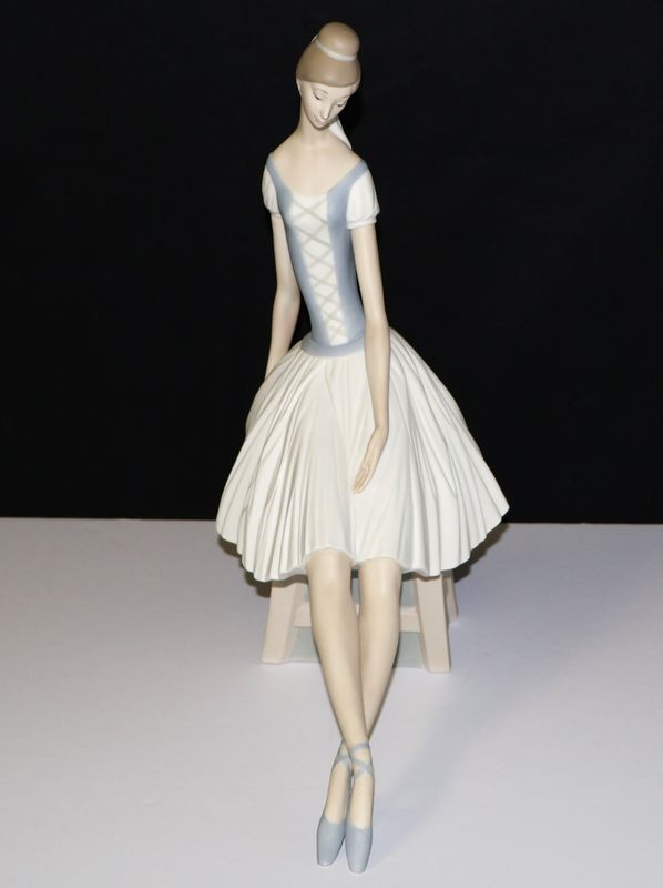 Lladro Nao Large Seated Ballerina 13.5” Matte Figurine by Salvadore Furio – Mint