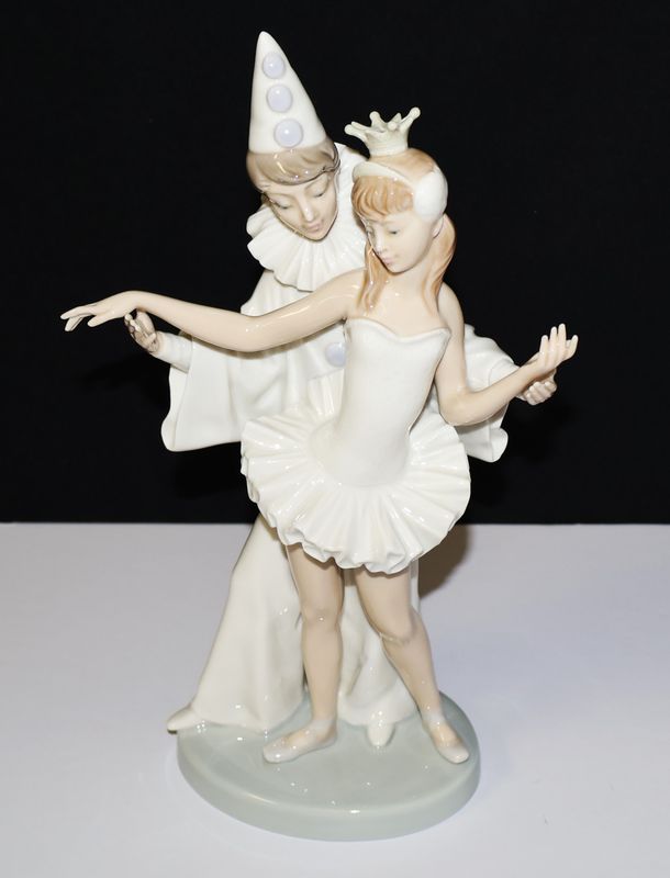 Lladro “Carnival Couple” 10 3/8&quot; Gloss Porcelain Figurine #4882 by Salvador Furio