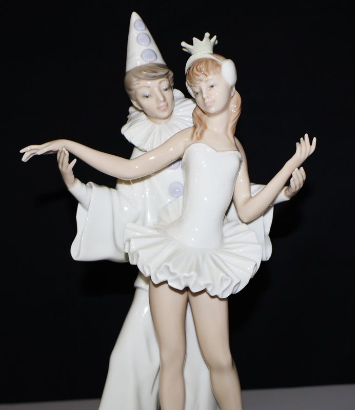 Lladro “Carnival Couple” 10 3/8" Gloss Porcelain Figurine #4882 by Salvador Furio