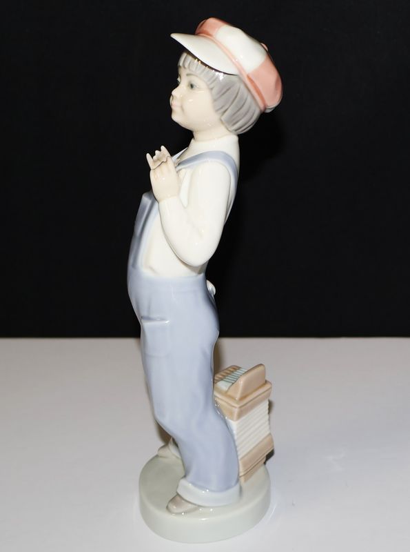 Lladro “Boy from Madrid” #4898 Spanish Traditions Figurine by Francisco Catala