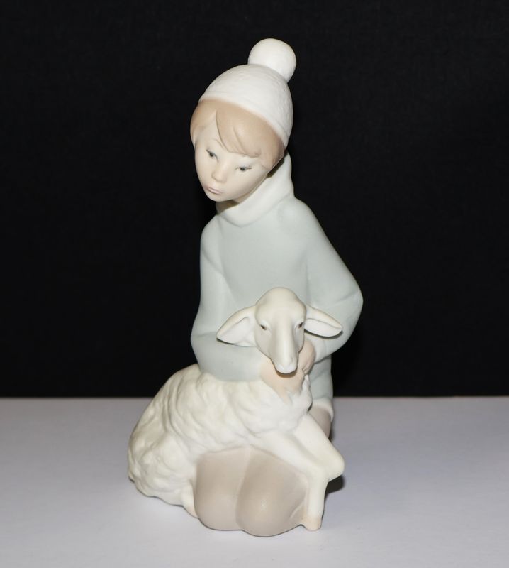 Lladro “Shepherd with Lamb” 5.75” Matte Boy Figurine #4676 – Children’s Nativity