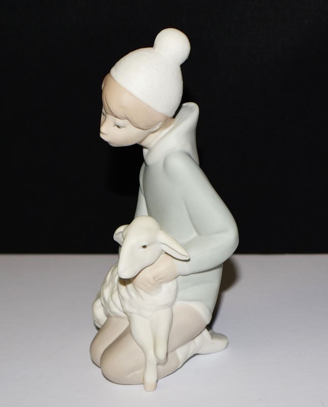 Lladro “Shepherd with Lamb” 5.75” Matte Boy Figurine #4676 – Children’s Nativity
