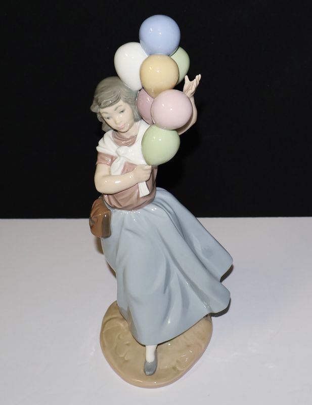 Lladro “Balloons For Sale” Figurine #5141 – Young Girl Selling Balloons