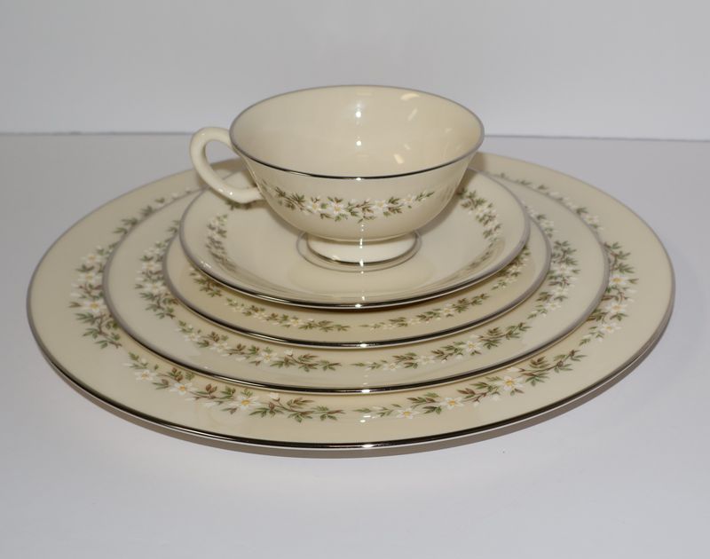 Lenox Brookdale 5-Piece Place Setting – Floral &amp; Platinum Trim | Multiple Sets Available