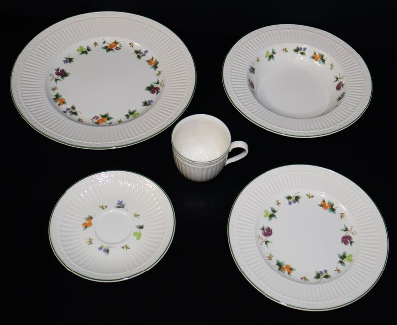 Mikasa Sunshine Lane 5-Piece Place Setting – Fruit with Green Trim | Multiple Sets Available