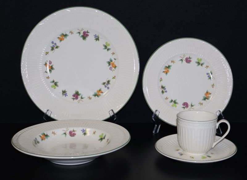 Mikasa Sunshine Lane 5-Piece Place Setting – Fruit with Green Trim | Multiple Sets Available