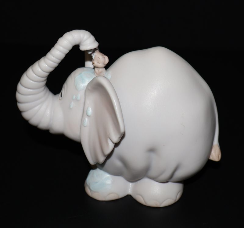 Precious Moments 1987 Figurine “Showers of Blessings” (105945) with Original Box