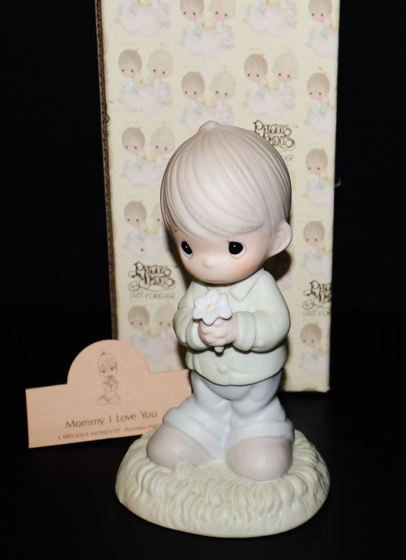 Precious Moments 1987 Figurine “Mommy I Love You” (109975) with Original Box