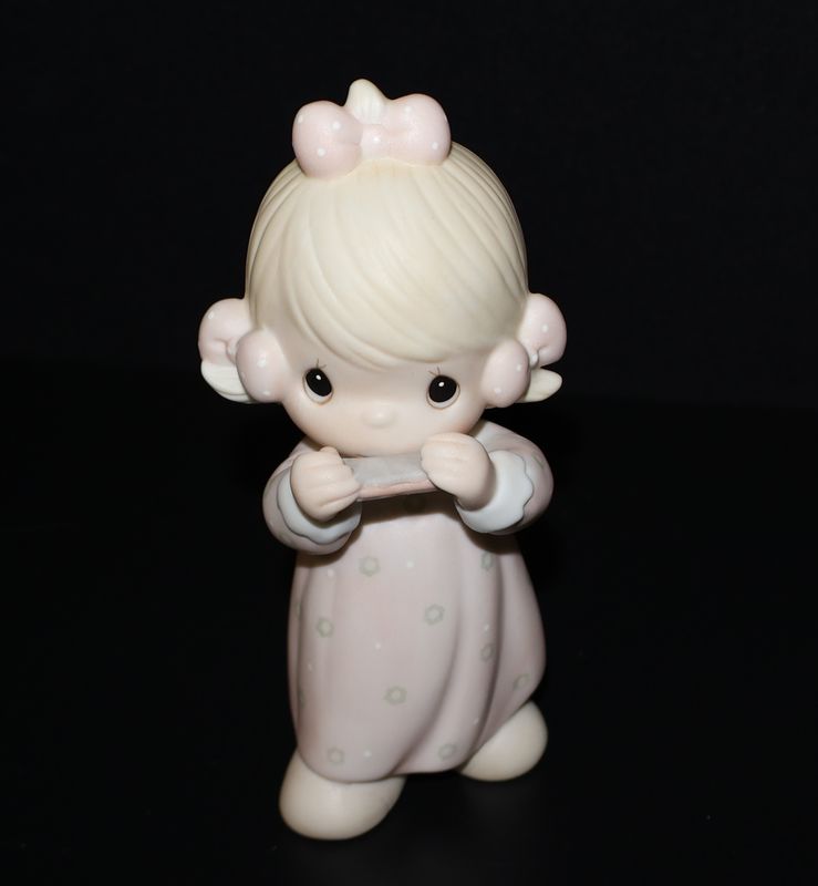 Precious Moments 1984 Figurine “Lord Give Me A Song” (12386) with Original Box
