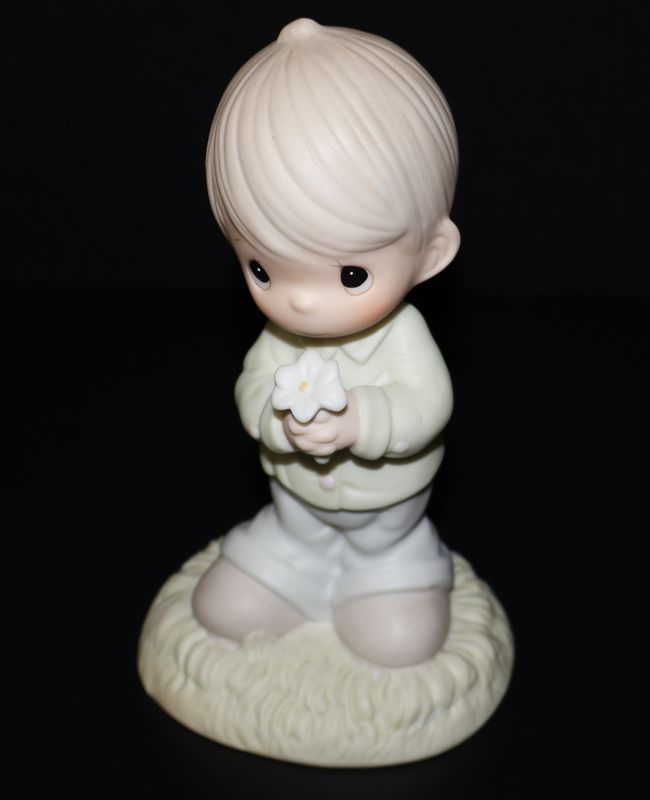 Precious Moments 1987 Figurine “Mommy I Love You” (109975) with Original Box