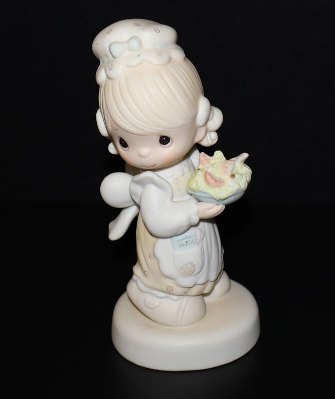 Precious Moments 1981 Figurine “There is Joy in Serving Jesus” (E-7157) with Original Box