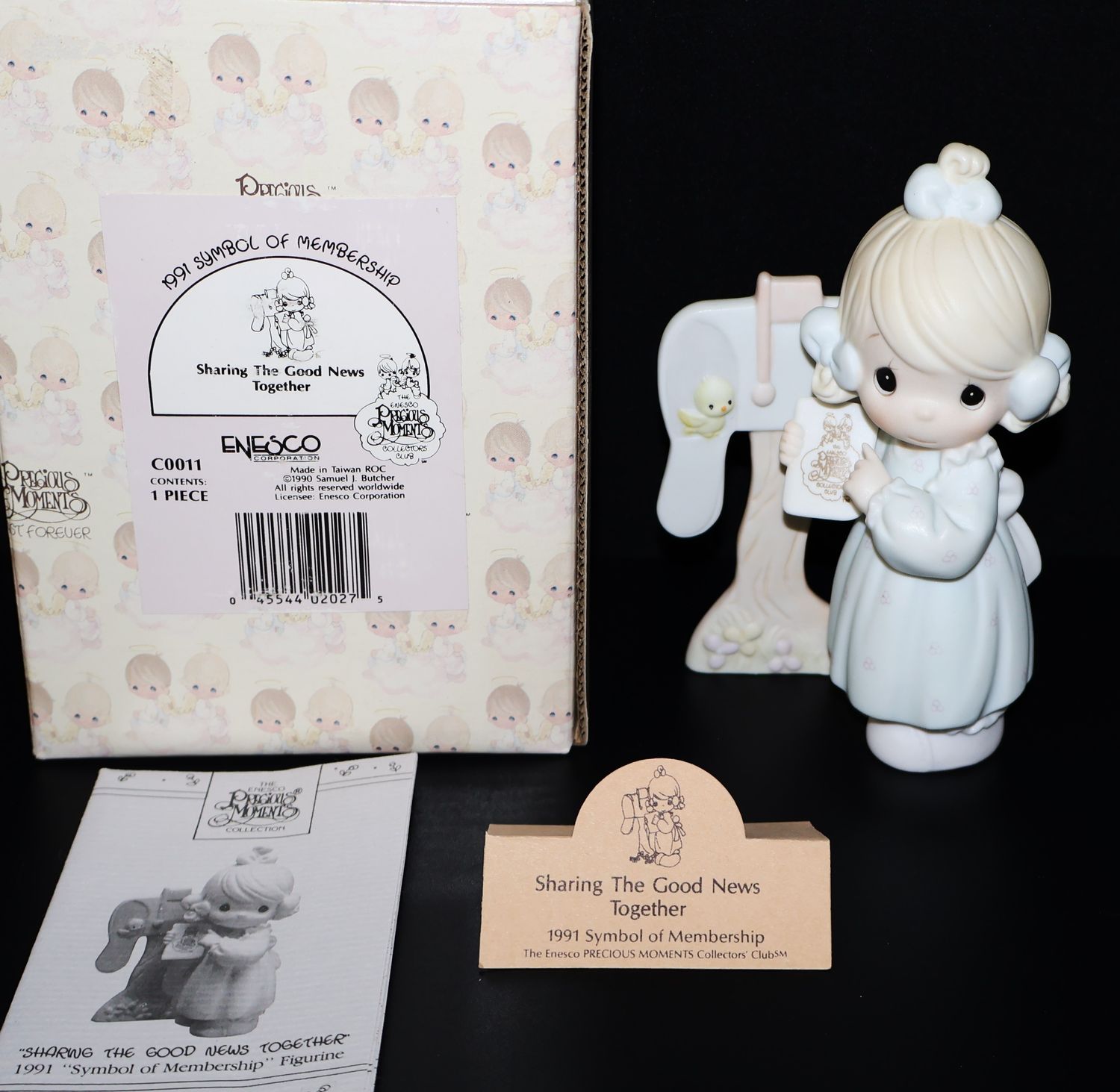 Precious Moments 1990 Figurine “Sharing The Good News Together” (C0011) with Original Box