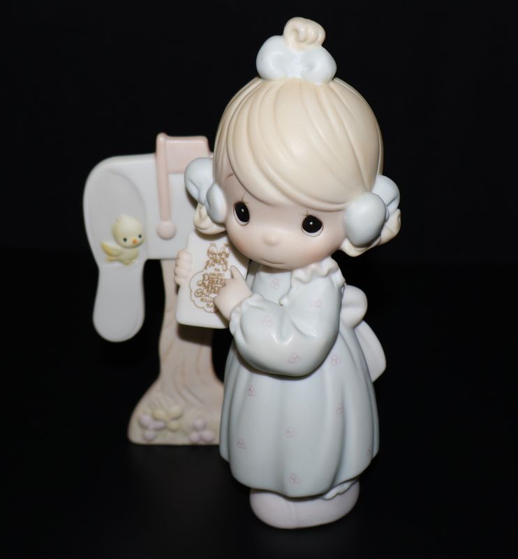 Precious Moments 1990 Figurine “Sharing The Good News Together” (C0011) with Original Box